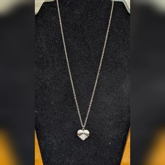 New heart necklace, Nana, Mom, Sister, Hope, Daughter, Lil Sis, Mid Sister - Picture 7 of 13